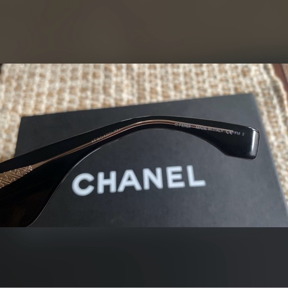 Fendi Sunglasses - Picture 5 of 8